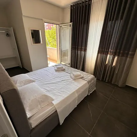 Triumph And ベッド・アンド・ブレックファスト Vlorë