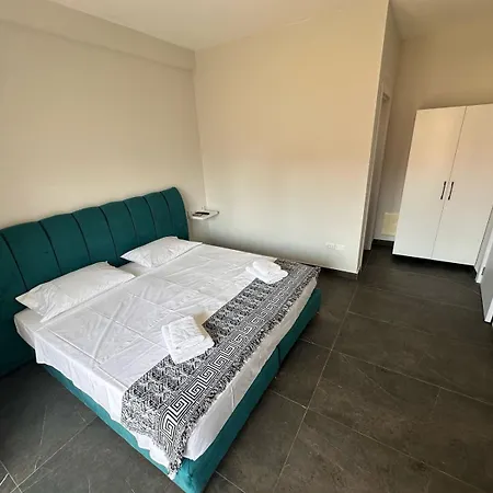 Triumph And * Vlorë