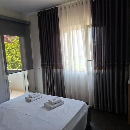 Triumph And Couette-café Vlorë