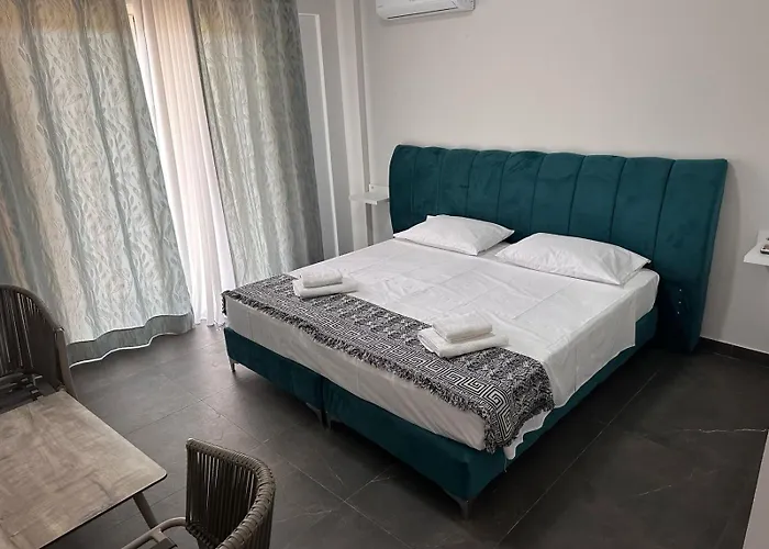 Triumph And Nocleg ze śniadaniem *